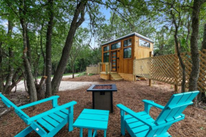 New Chic and Peaceful Tiny Home with FirePit